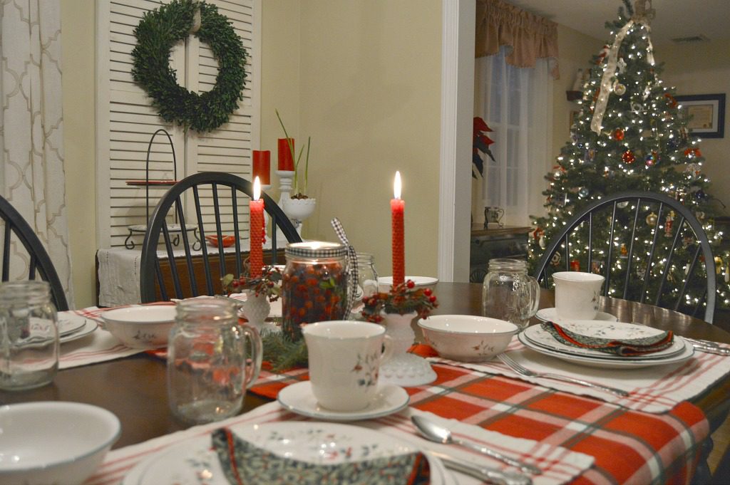 https://myfamilythyme.com/wp-content/uploads/2016/12/Christmas-dining-room-4.jpg