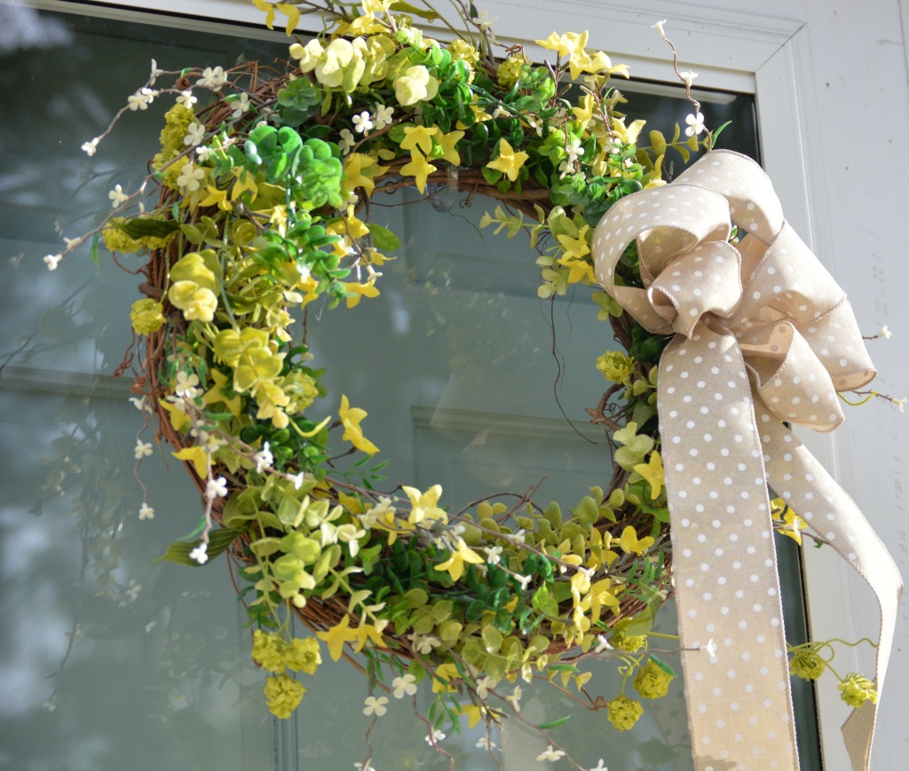 DIY:  How to Make a Springtime Wreath