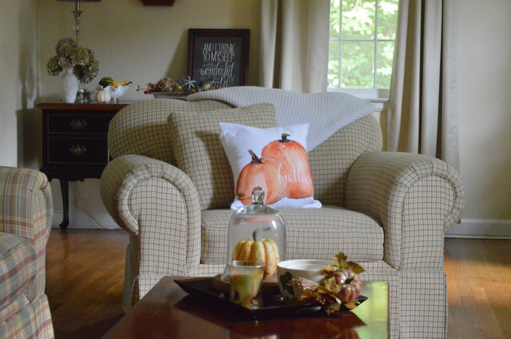 https://myfamilythyme.com/wp-content/uploads/2017/09/fall-living-room.jpg