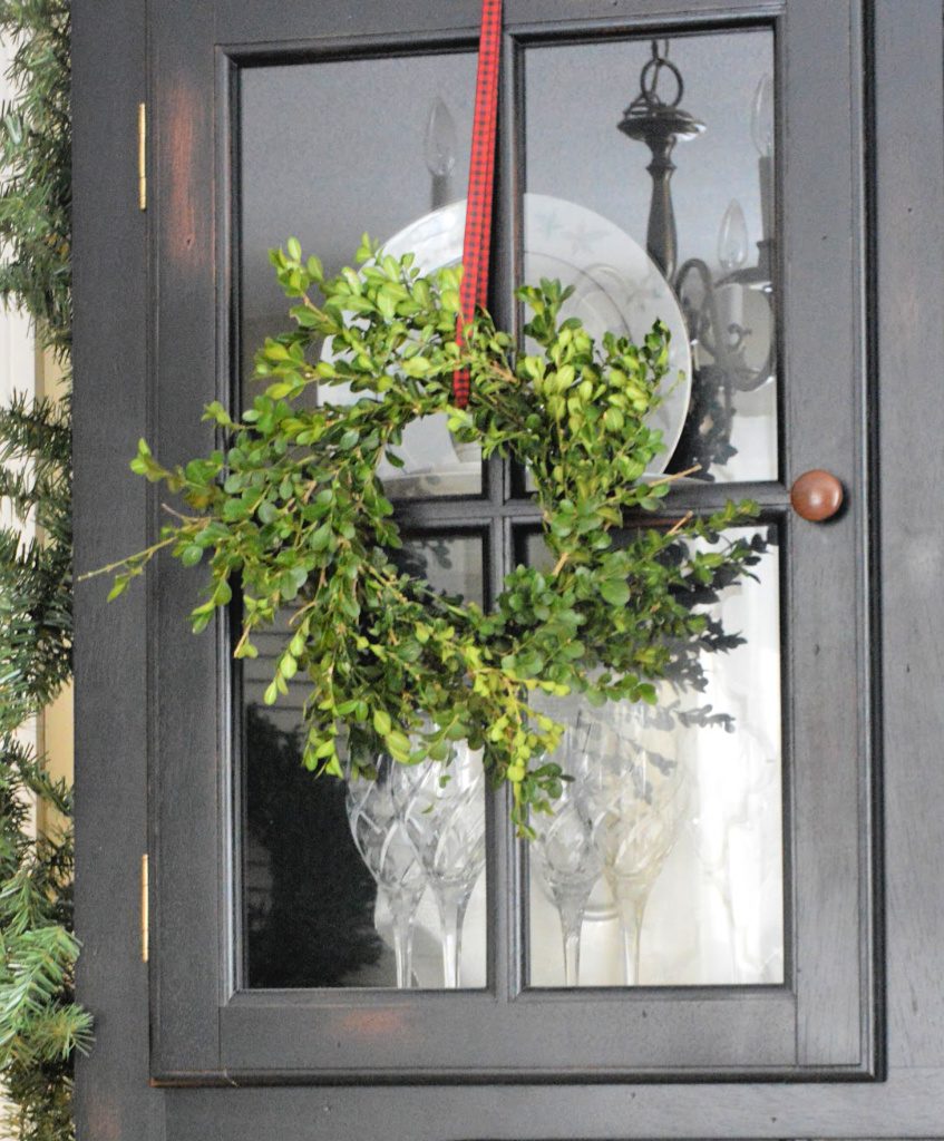 https://myfamilythyme.com/wp-content/uploads/2018/11/DIY-boxwood-wreath-.jpg