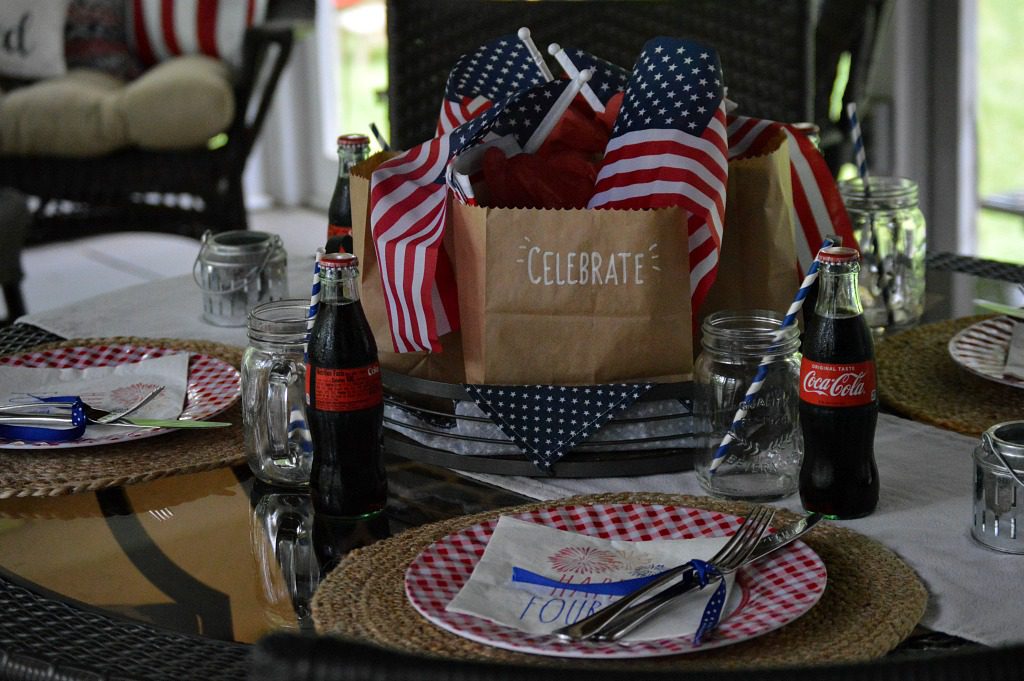 https://myfamilythyme.com/wp-content/uploads/2019/06/patriotic-table-3.jpg