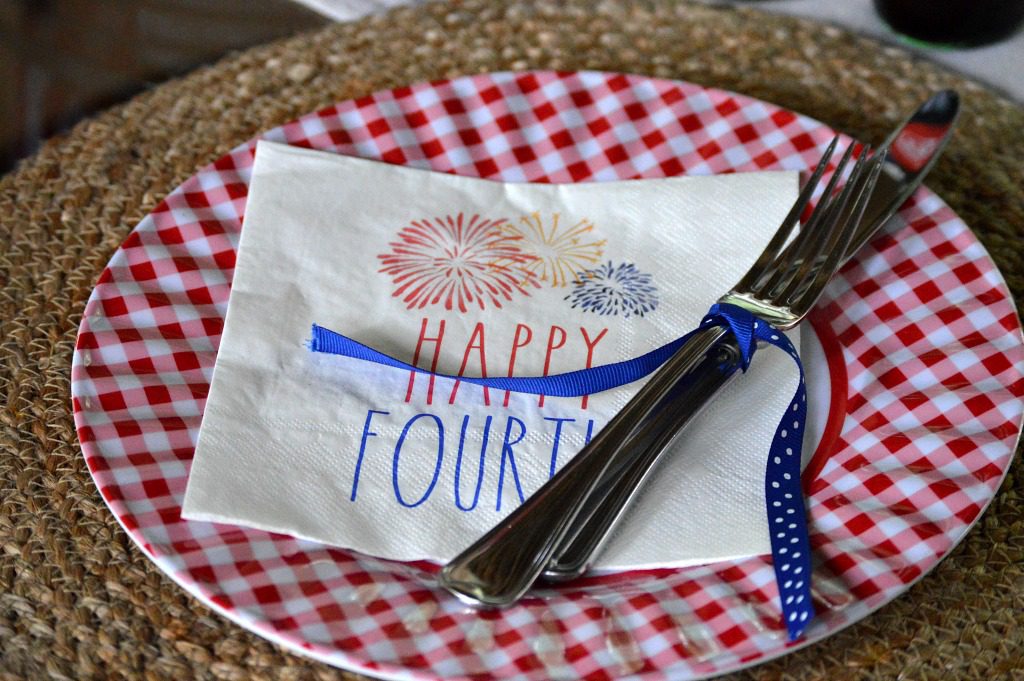 https://myfamilythyme.com/wp-content/uploads/2019/06/patriotic-table-5.jpg