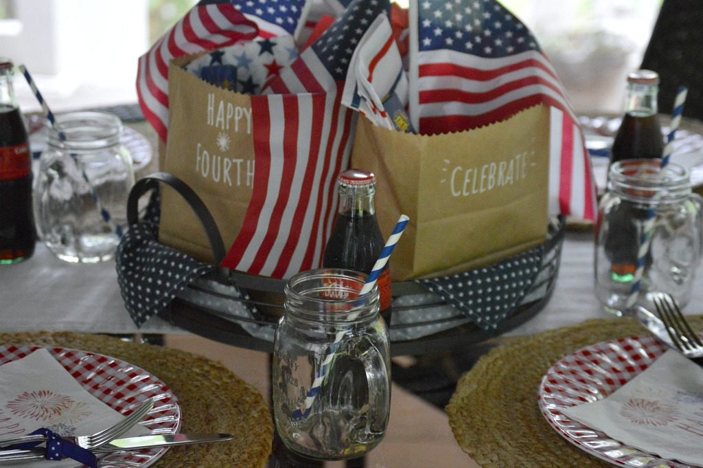 https://myfamilythyme.com/wp-content/uploads/2019/06/patriotic-table-7.jpg