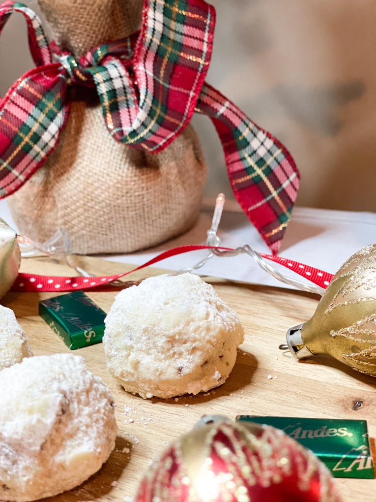 https://myfamilythyme.com/wp-content/uploads/2019/12/chocolate-mint-snowball-cookies-finished.jpg