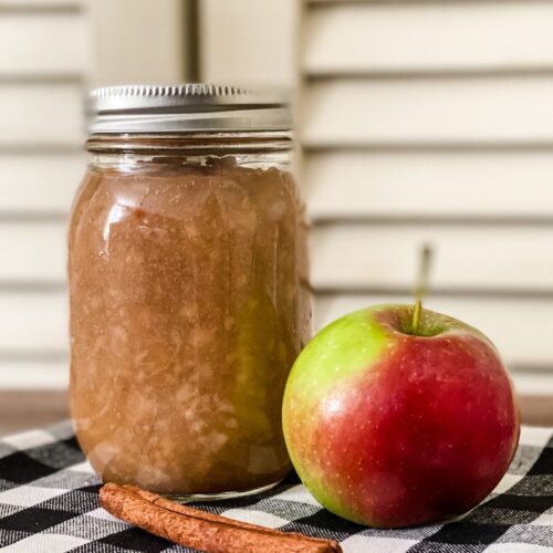 applesauce in mason jar with apple and cinnamon stick