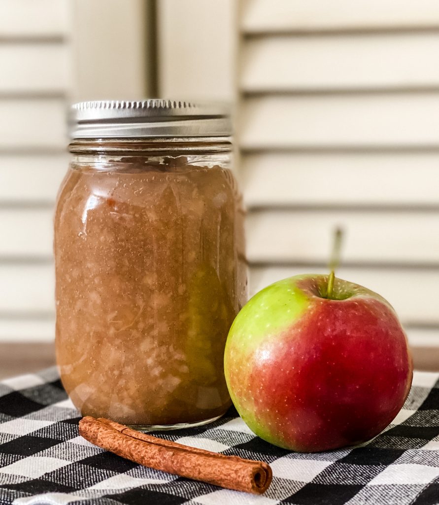 applesauce in mason jar with apple and cinnamon stick