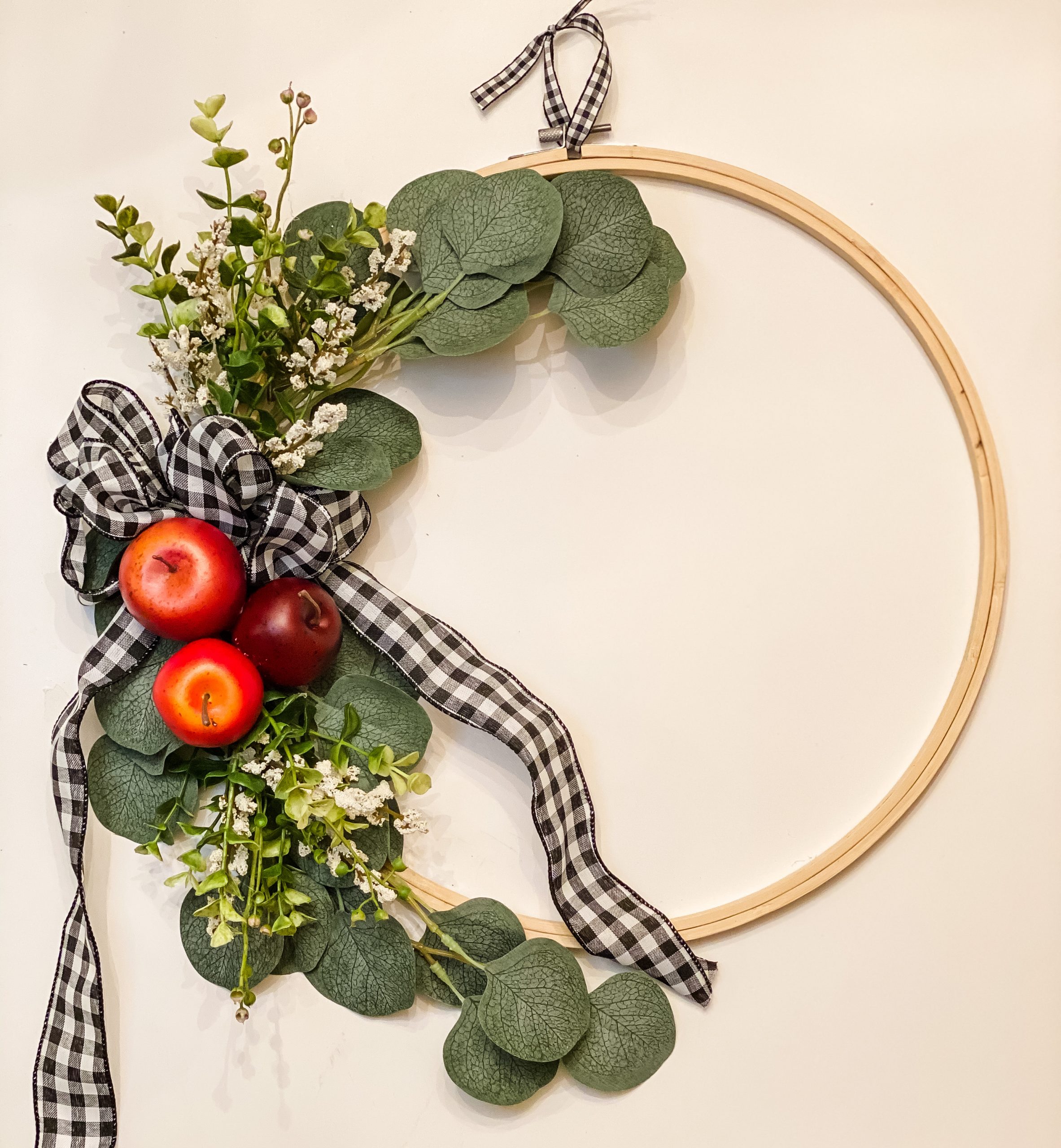 DIY Apple Embroidery Hoop Wreath