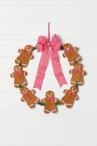 https://kippiathome.com/gingerbread-wreath-diy/