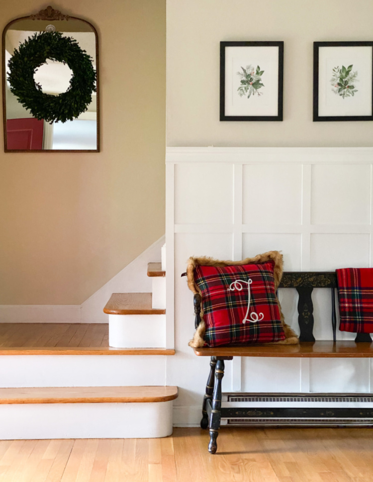 https://myfamilythyme.com/wp-content/uploads/2021/12/Christmas-foyer-bench.jpg