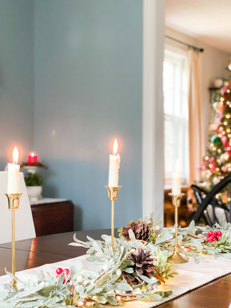 https://myfamilythyme.com/wp-content/uploads/2021/12/dining-room-garland.jpg