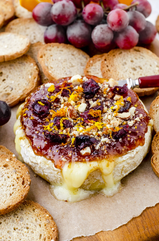 baked brie cheese with fig jam and baguettes