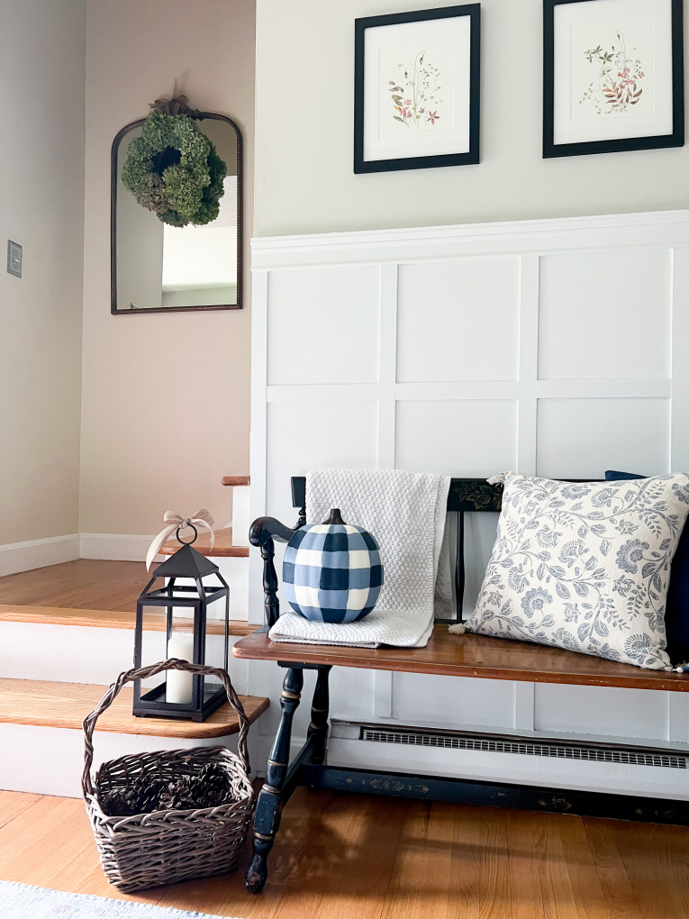 Pillows for outlet entryway bench