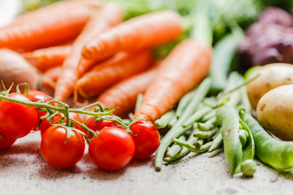healthy lifestyle change foods including carrots, grape tomatoes, and pea pods